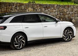 Biały Volkswagen ID.7 Tourer