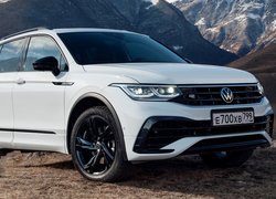 Biały Volkswagen Tiguan