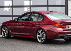 BMW Seria 5 M550i, Tył