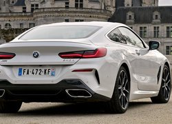 BMW Seria 8 tyłem