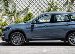 BMW X1 Hybryda bok