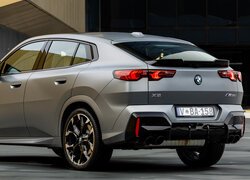 BMW X2 M35i tył i bok