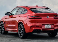 BMW X4 M tyłem