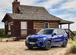 Niebieskie, BMW X5 M Competition, Dom