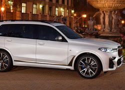 BMW X7 M50d bokiem