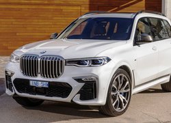 BMW X7 M50d przód