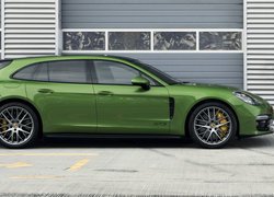 Porsche Panamera GTS Sport