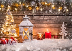 Bożonarodzeniowa dekoracja z lampionem i choinką