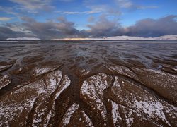 Brzeg morza Barentsa w miejscowości Teriberka w Rosji