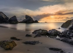 Morze, Brzeg, Skały, Kamienie, Plaża, Zachód słońca, Miejscowość Porthcothan, Kornwalia, Anglia