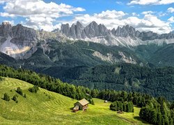 Włochy, Region Trydent-Górna Adyga, Prowincja Bolzano, Miejcowość Bressanone, Góry Alpy, Dolomity, Masyw Odle, Dom