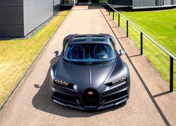 Bugatti Chiron na ścieżce