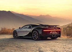 Bugatti Chiron tyłem