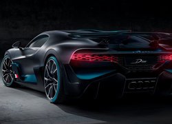 Bugatti Divo, Tył