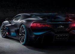 Bugatti Divo tyłem