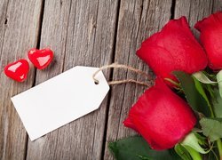 Bukiet róż z bilecikiem i serduszka