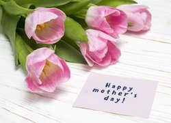Bukiet tulipanów z kartką na Dzień Matki