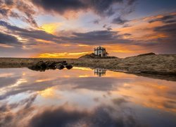 Portugalia, Miramar, Kapliczka, Kościół, Capela do Senhor da Pedra, Morze, Skały, Zachód słońca, Chmury