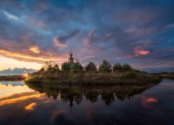 Rzeka Narew, Kościół, Pustelnia, Skit Świętych Antoniego i Teodozjusza Pieczerskich, Drzewa, Chmury, Zachód słońca, Chmury, Uroczysko Kudak, Wieś Ordynki, Podlaskie, Polska