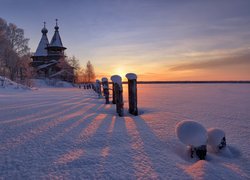Zima, Cerkiew, Wschód słońca, Drzewa, Kołki
