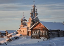 Rosja, Obwód Archangielski, Wieś, Kimzha, Zima, Cerkiew, Ogrodzenie, Domy