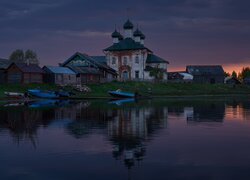 Rosja, Obwód Archangielski, Miejscowość, Kenozero, Rzeka, Budynki, Cerkiew, Wieczór