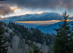 Chmury nad łańcuchem górskim Great Smoky Mountains