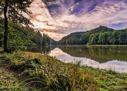 Chmury nad lasami i rzeką