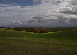 Chmury nad polami