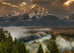 Stany Zjednoczone, Park Narodowy Grand Teton, Góry, Teton Range, Lasy, Drzewa, Mgła, Rzeka, Snake River, Chmury