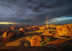 Stany Zjednoczone, Stan Arizona, Wyżyna Kolorado, Region Monument Valley, Dolina Pomników, Skały, Ciemne, Chmury, Tęcza