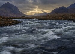 Góry, Rzeka, River Sligachan, Chmury, Szkocja