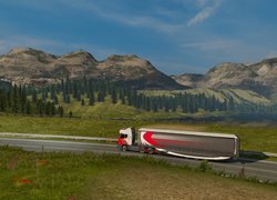 Ciężarówka Scania na drodze w górach