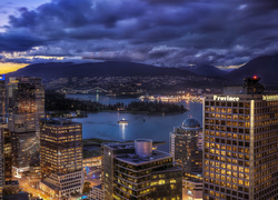 Coal Harbour w okolicy Vancouver z widokiem na Stanley Park