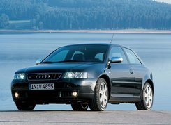 Czarne audi a3 z 2000 roku