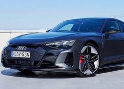 Czarne Audi RS e-Tron GT