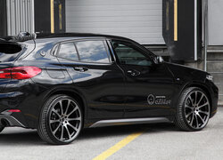 Czarne BMW X2