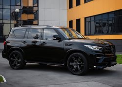 Czarne, Infiniti QX80, Bok