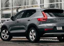 Czarne Volvo XC40