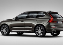 Czarne Volvo XC60 rocznik 2017