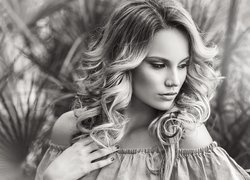 Czarno-białe zdjęcie modelki Mariny Martos