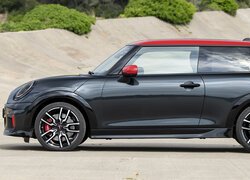 Czarno-czerwony Mini John Cooper