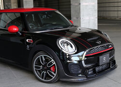 Czarno czerwony Mini John Cooper