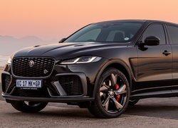 Czarny Jaguar F-Pace SVR