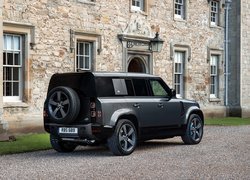 Czarny Land Rover Defender