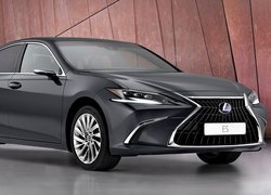 Czarny Lexus ES Hybryda