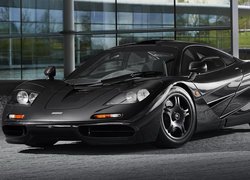 Czarny McLaren F1