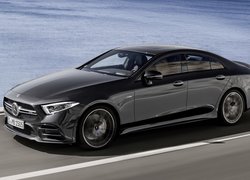 Czarny Mercedes AMG CLS53