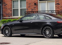 Czarny Mercedes-AMG E 53 Coupe