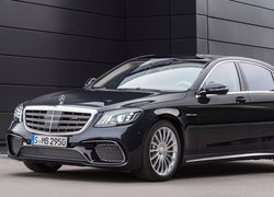 Czarny Mercedes-AMG S 65